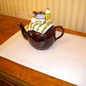VINTAGE EARLY BROWN BETTY TEAPOT MADE IN ENG LAND PICNIC THEME